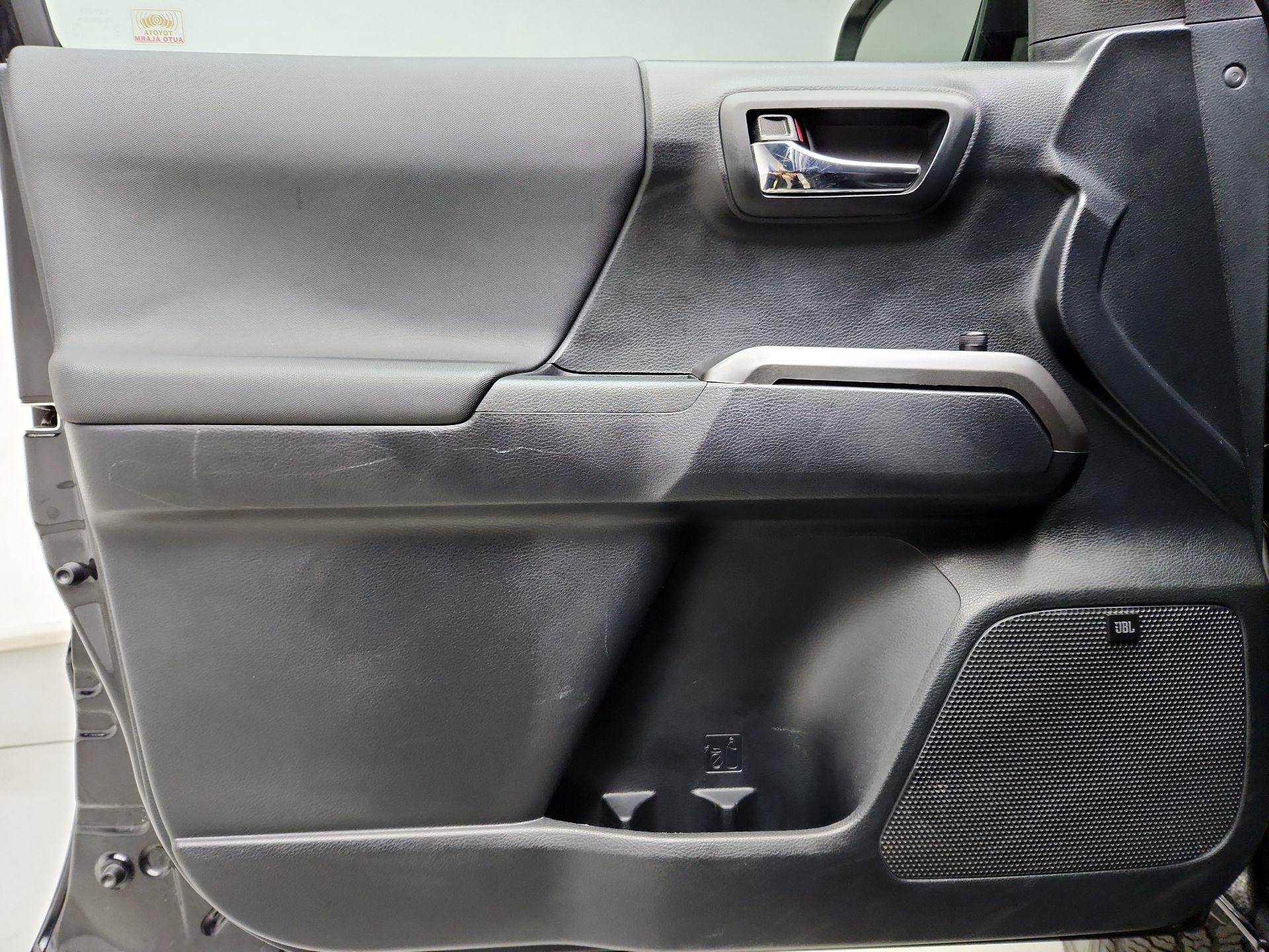 Thumbnail: 2019 Toyota Tacoma - 10