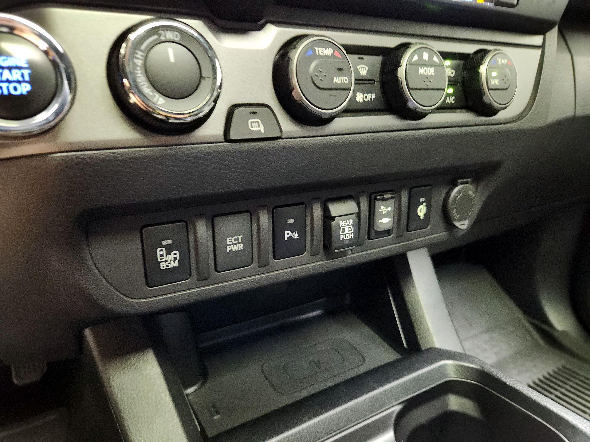Thumbnail: 2019 Toyota Tacoma - 17