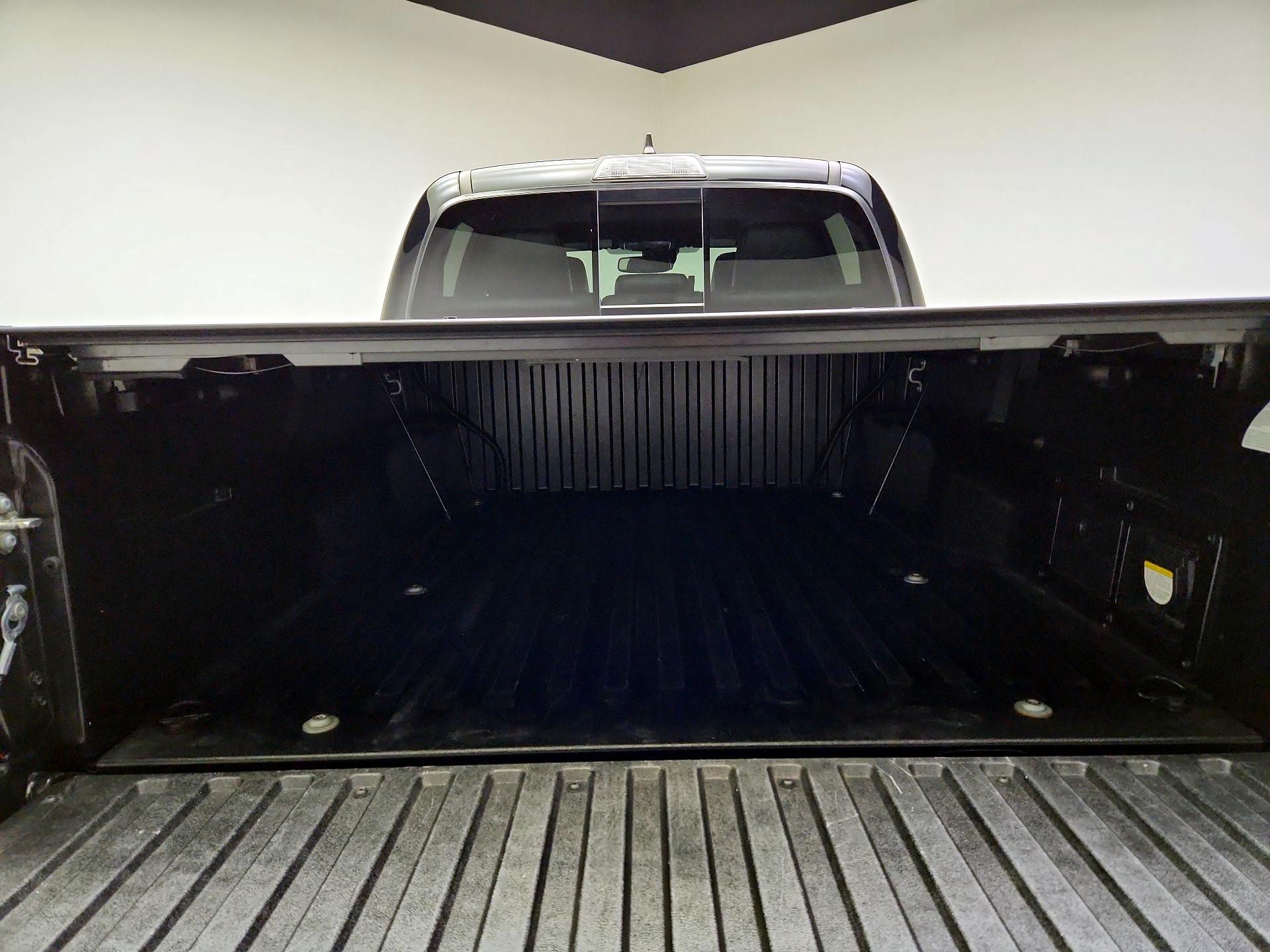 Thumbnail: 2019 Toyota Tacoma - 20