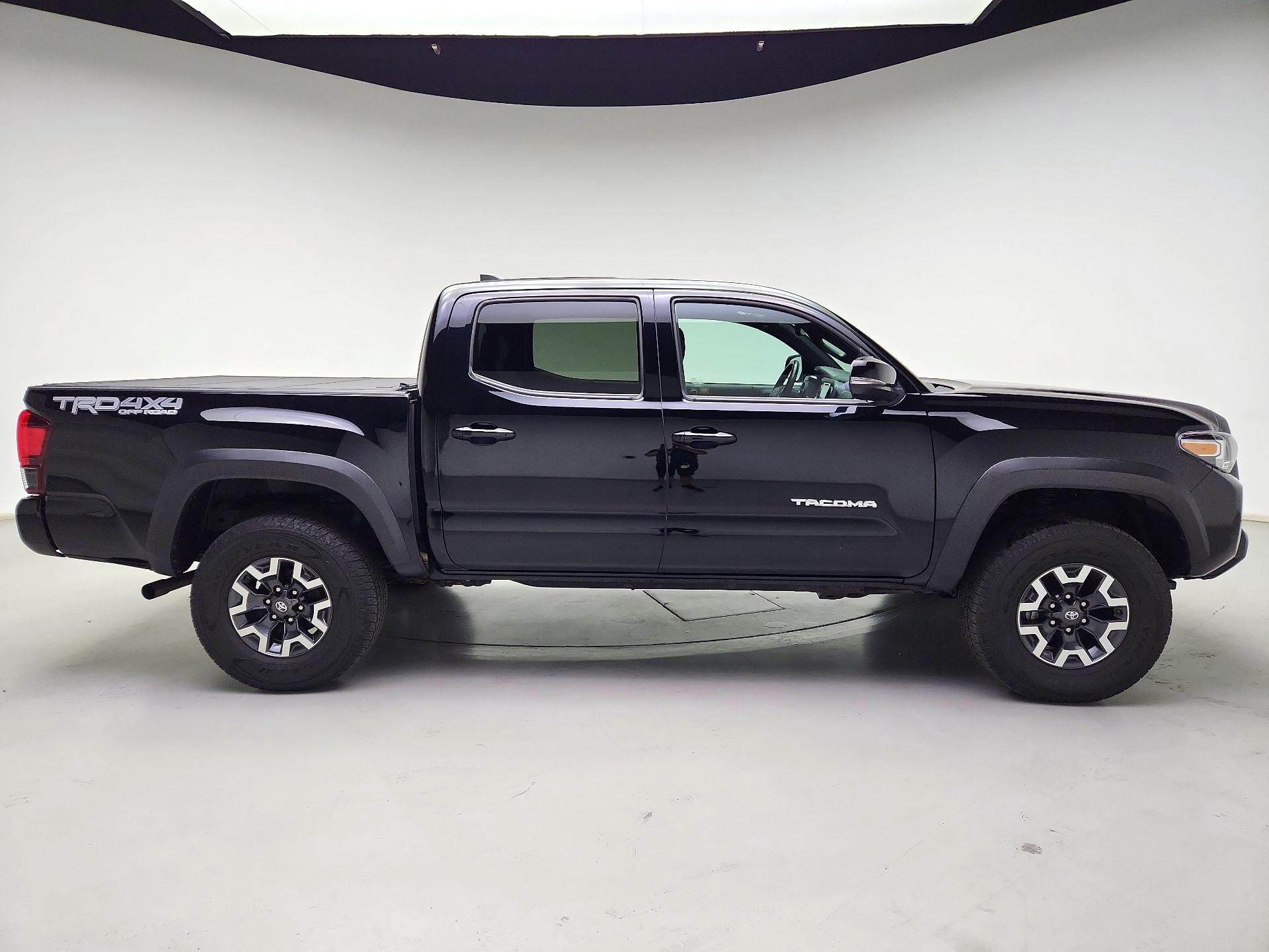 Thumbnail: 2019 Toyota Tacoma - 4