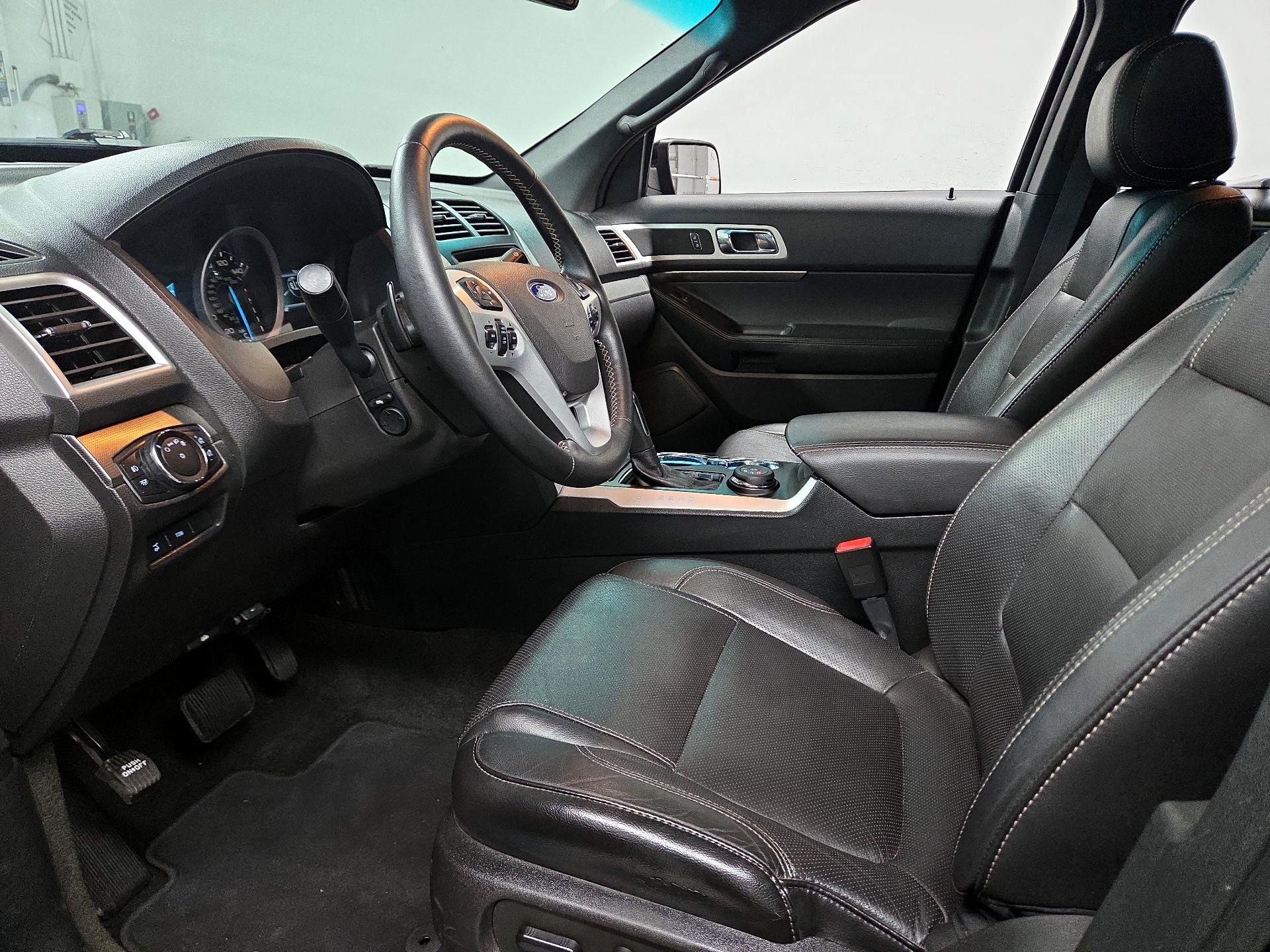 Thumbnail: 2015 Ford Explorer - 9