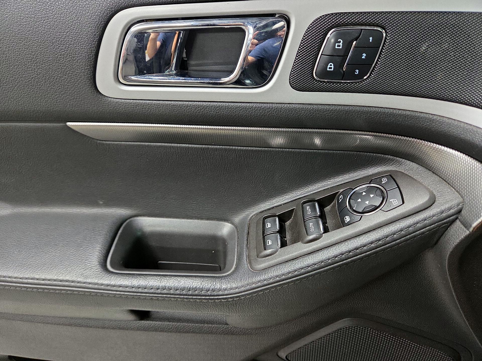 Thumbnail: 2015 Ford Explorer - 10