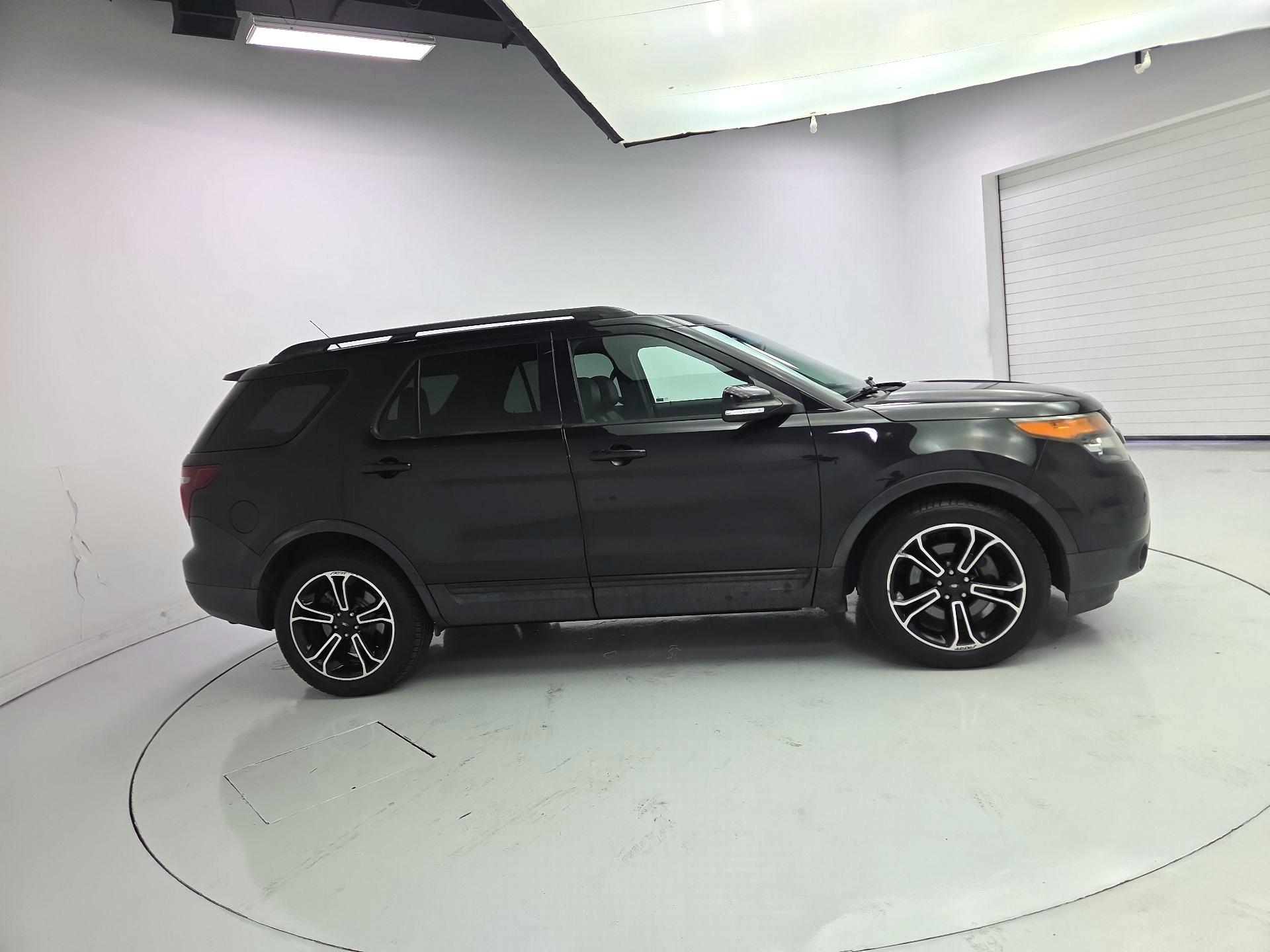 Thumbnail: 2015 Ford Explorer - 4