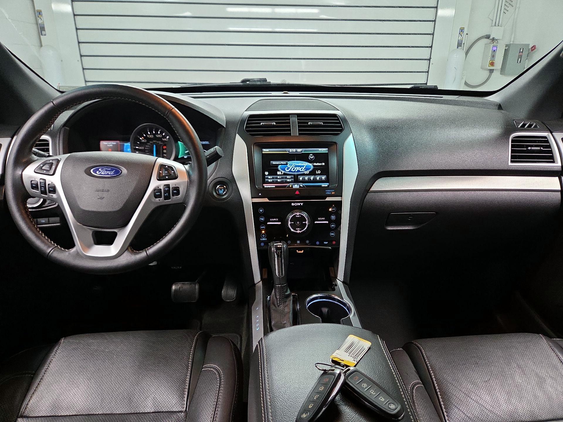 Thumbnail: 2015 Ford Explorer - 8