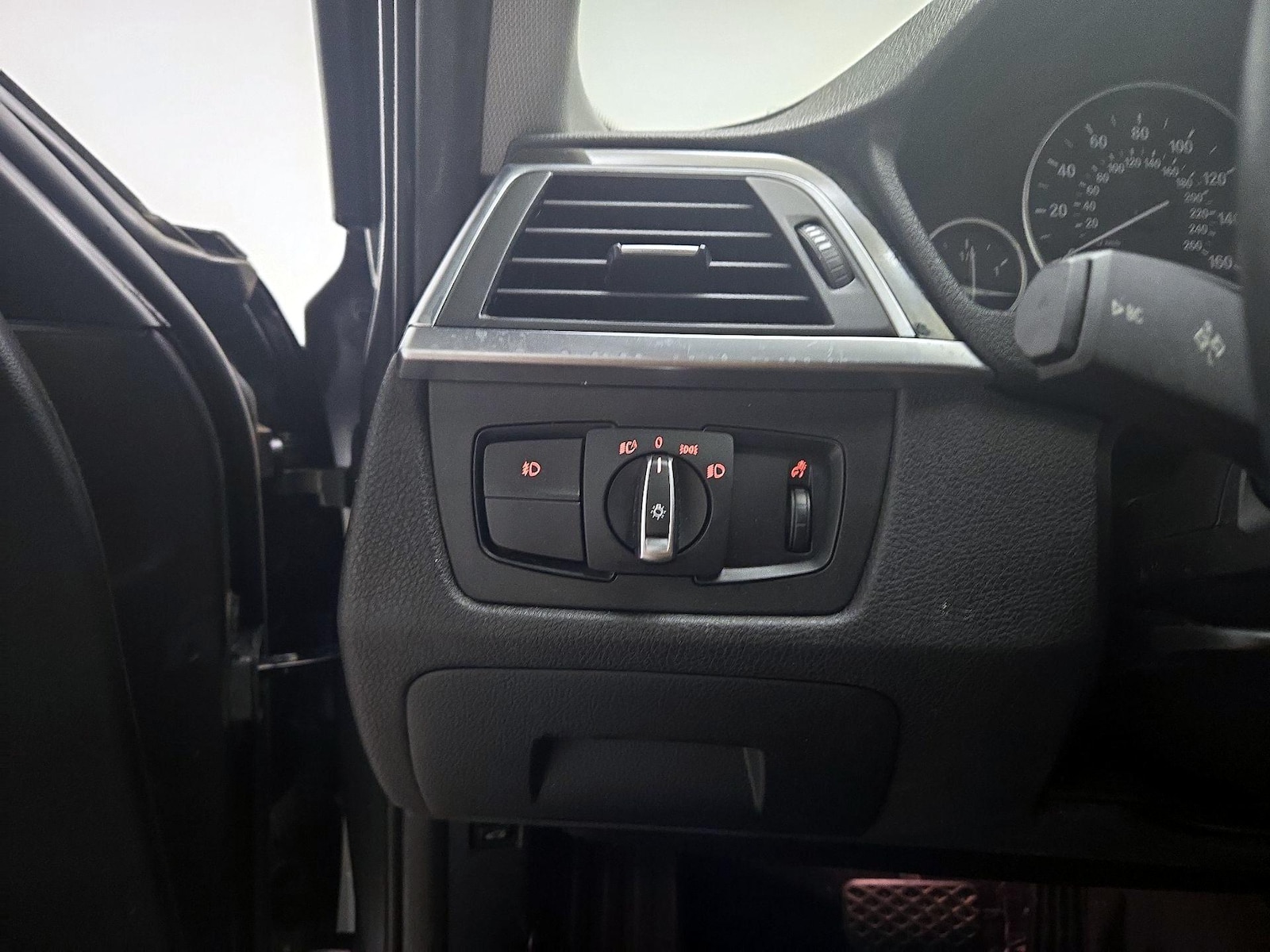 2018 BMW 3 Series 320i - Photo 12