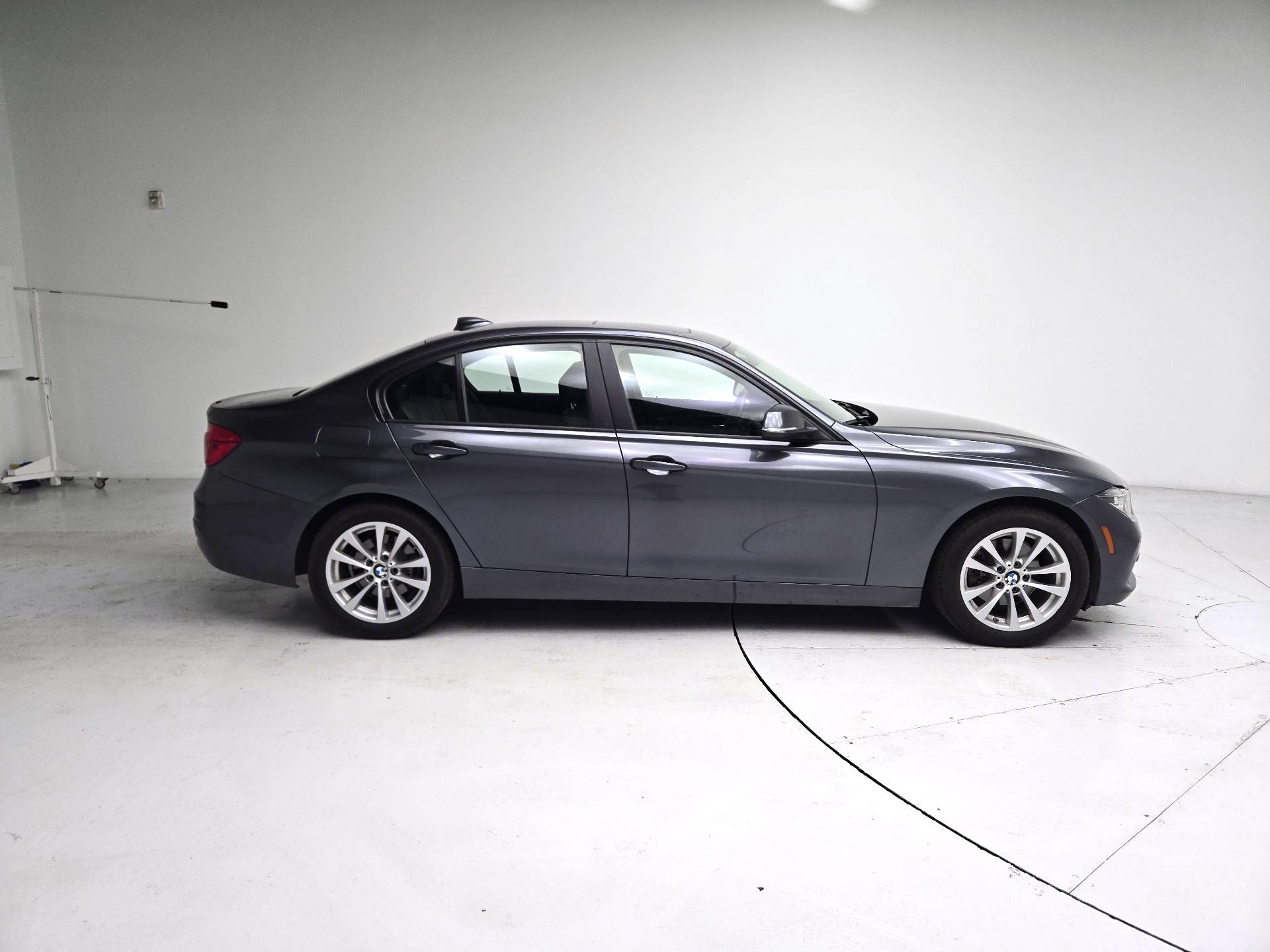 Thumbnail: 2018 BMW 3 Series - 4