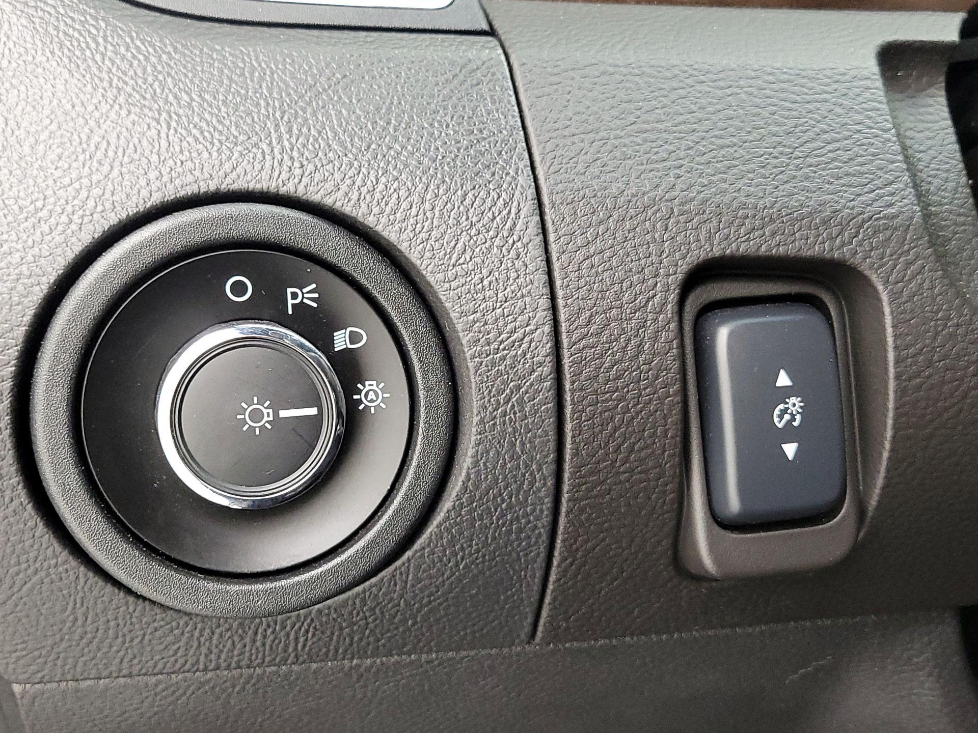 Thumbnail: 2015 Ford Taurus - 13