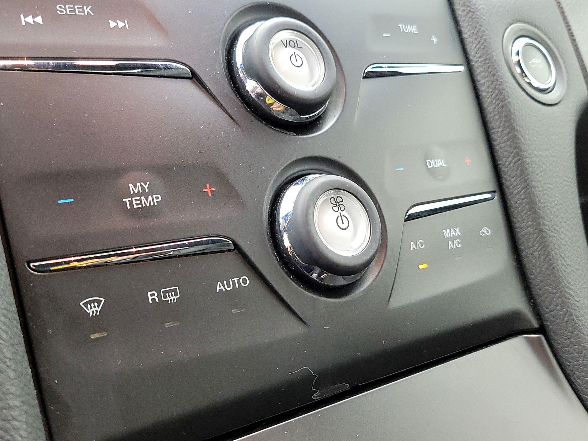 Thumbnail: 2015 Ford Taurus - 17
