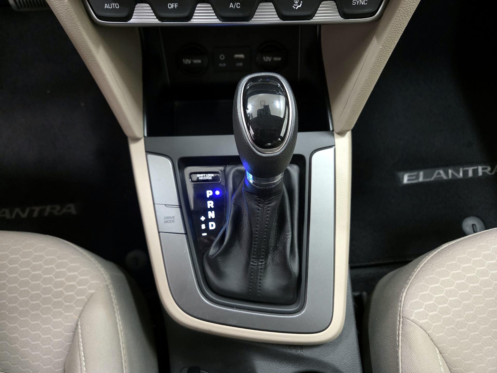 2020 Hyundai Elantra SE - Photo 18