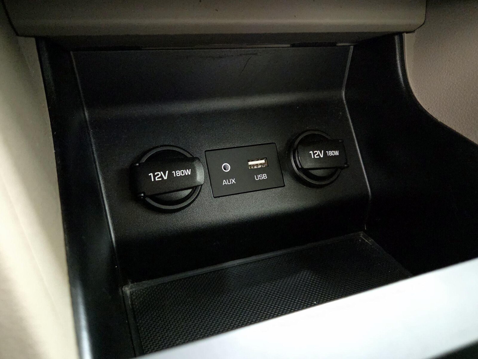 2020 Hyundai Elantra SE - Photo 19