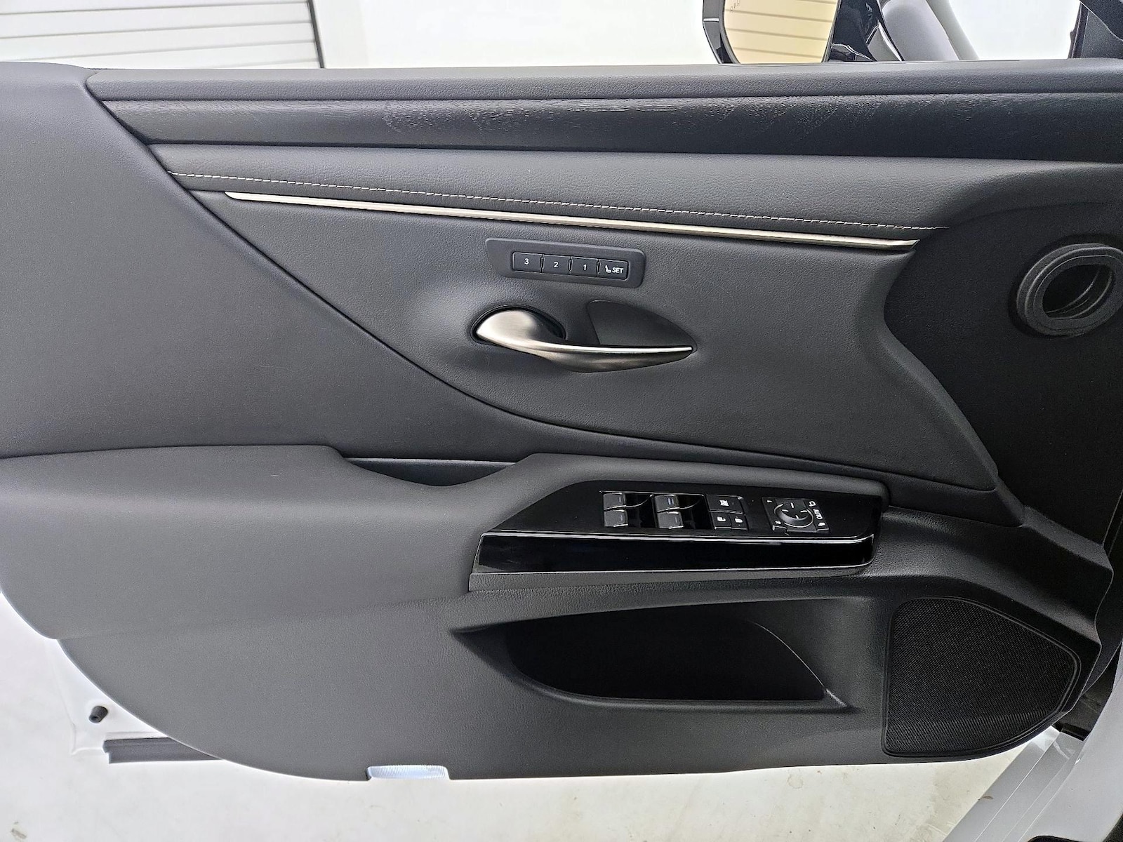 2022 Lexus ES 350 - Photo 13