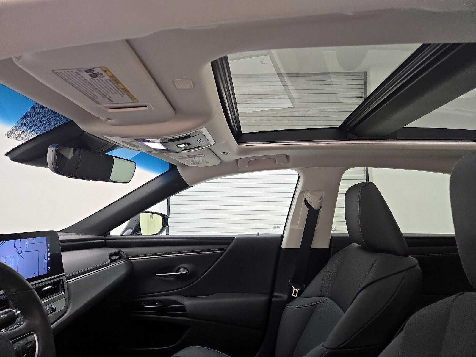 2022 Lexus ES 350 - Photo 21