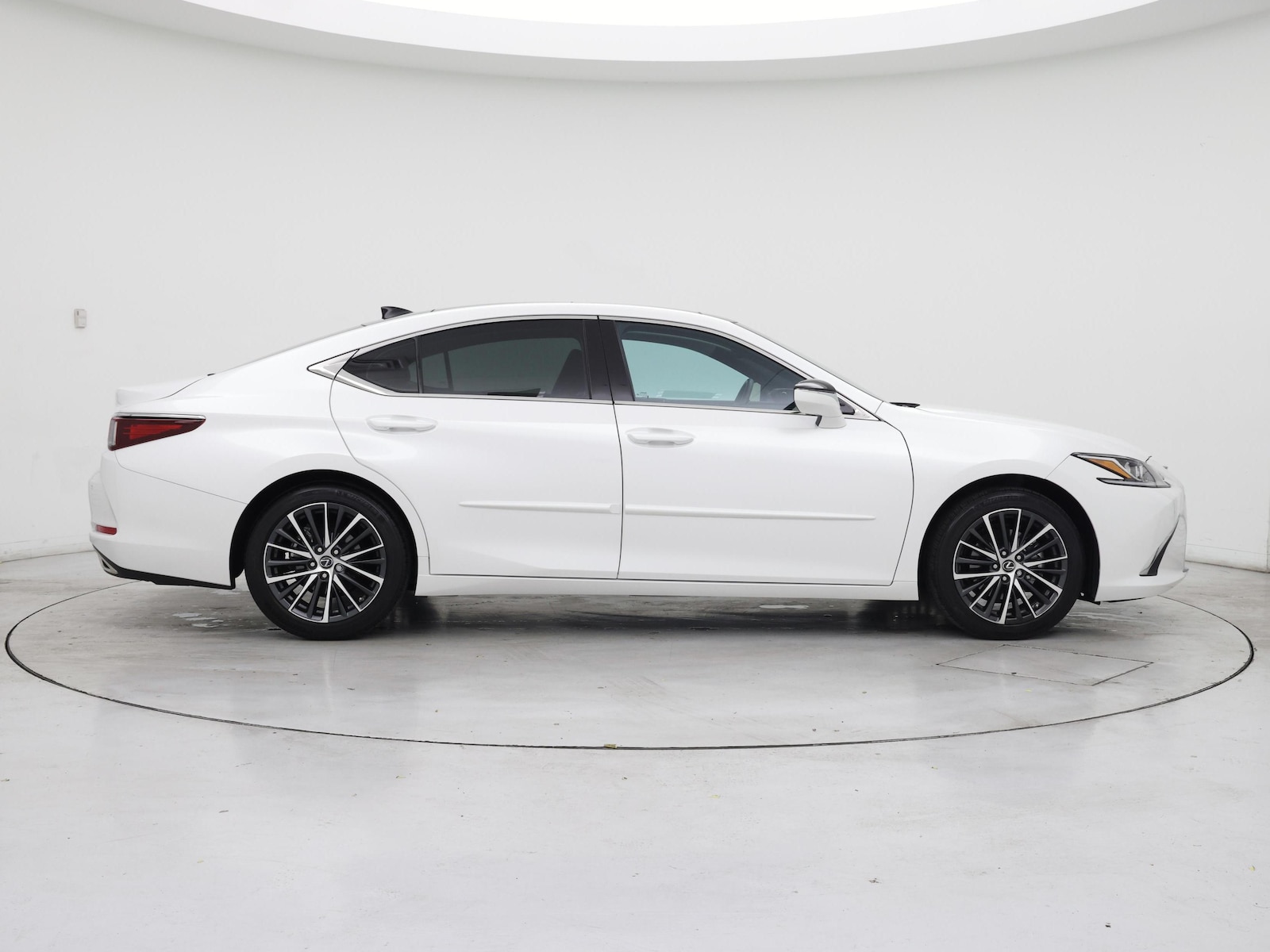 2022 Lexus ES 350 - Photo 8