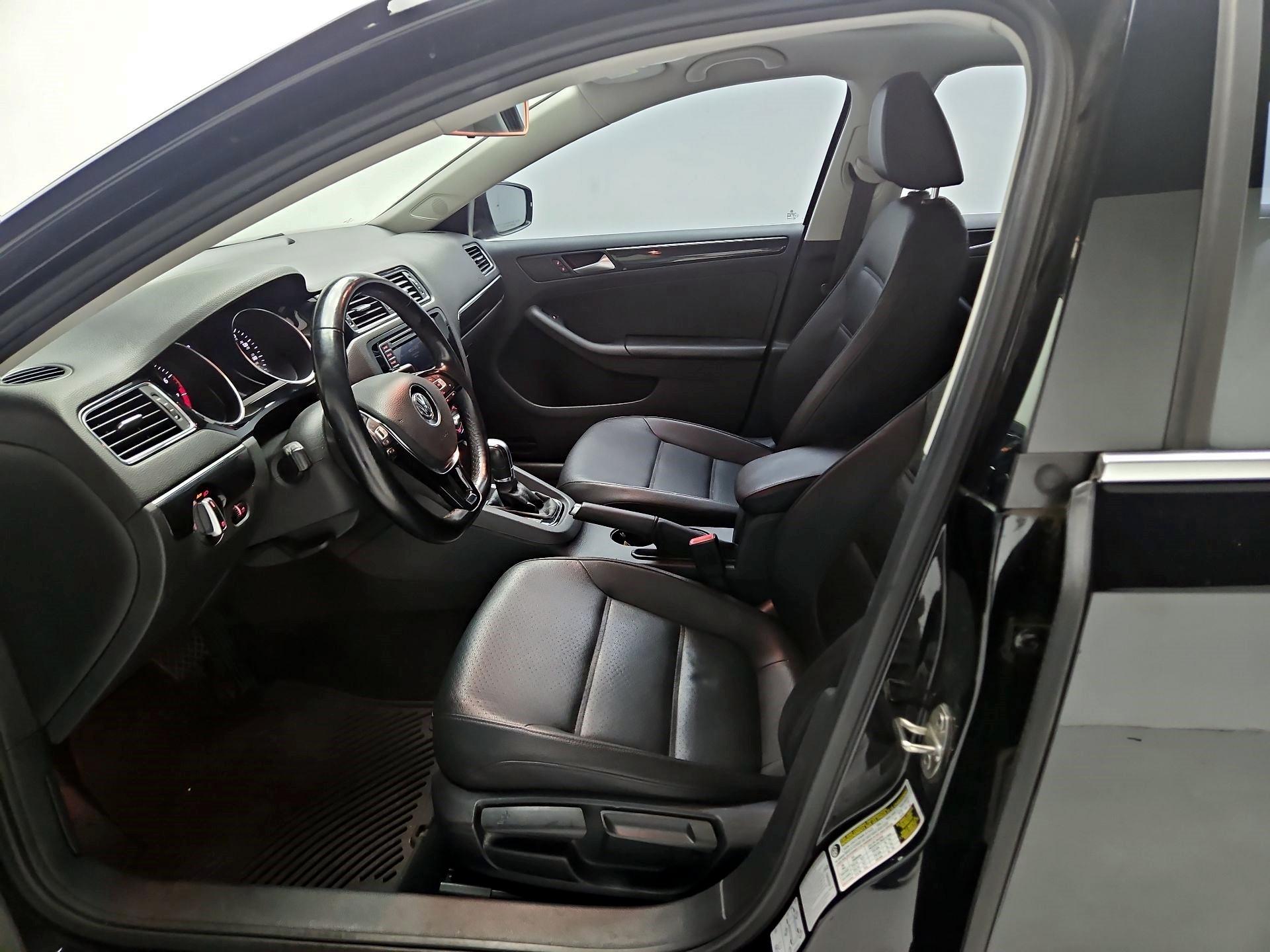 Thumbnail: 2016 Volkswagen Jetta - 9