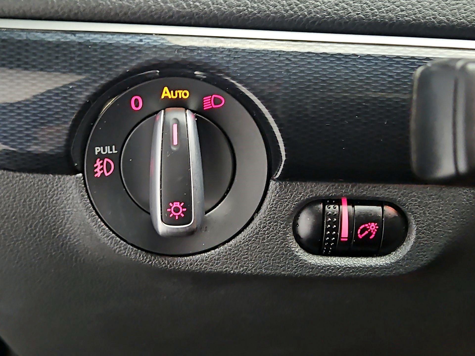 Thumbnail: 2016 Volkswagen Jetta - 11