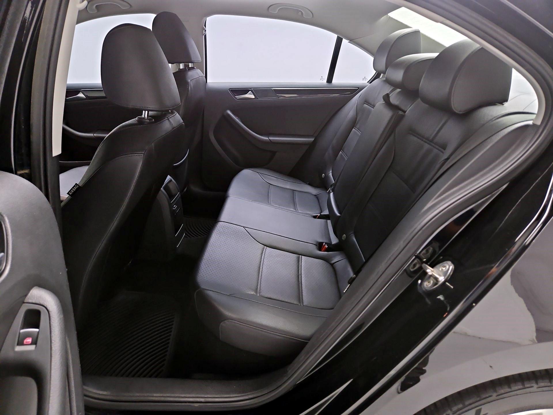 Thumbnail: 2016 Volkswagen Jetta - 18