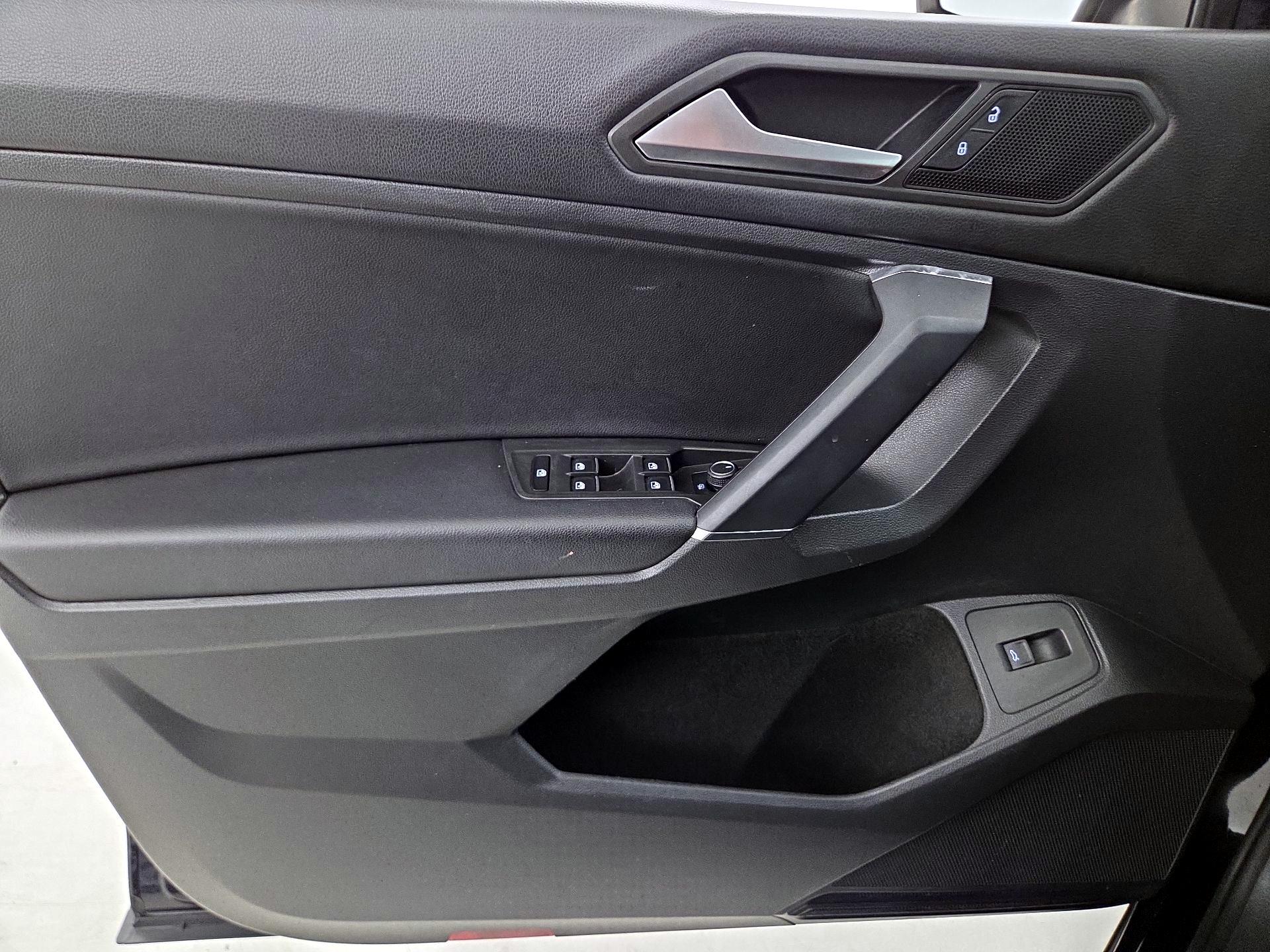 Thumbnail: 2020 Volkswagen Tiguan - 12