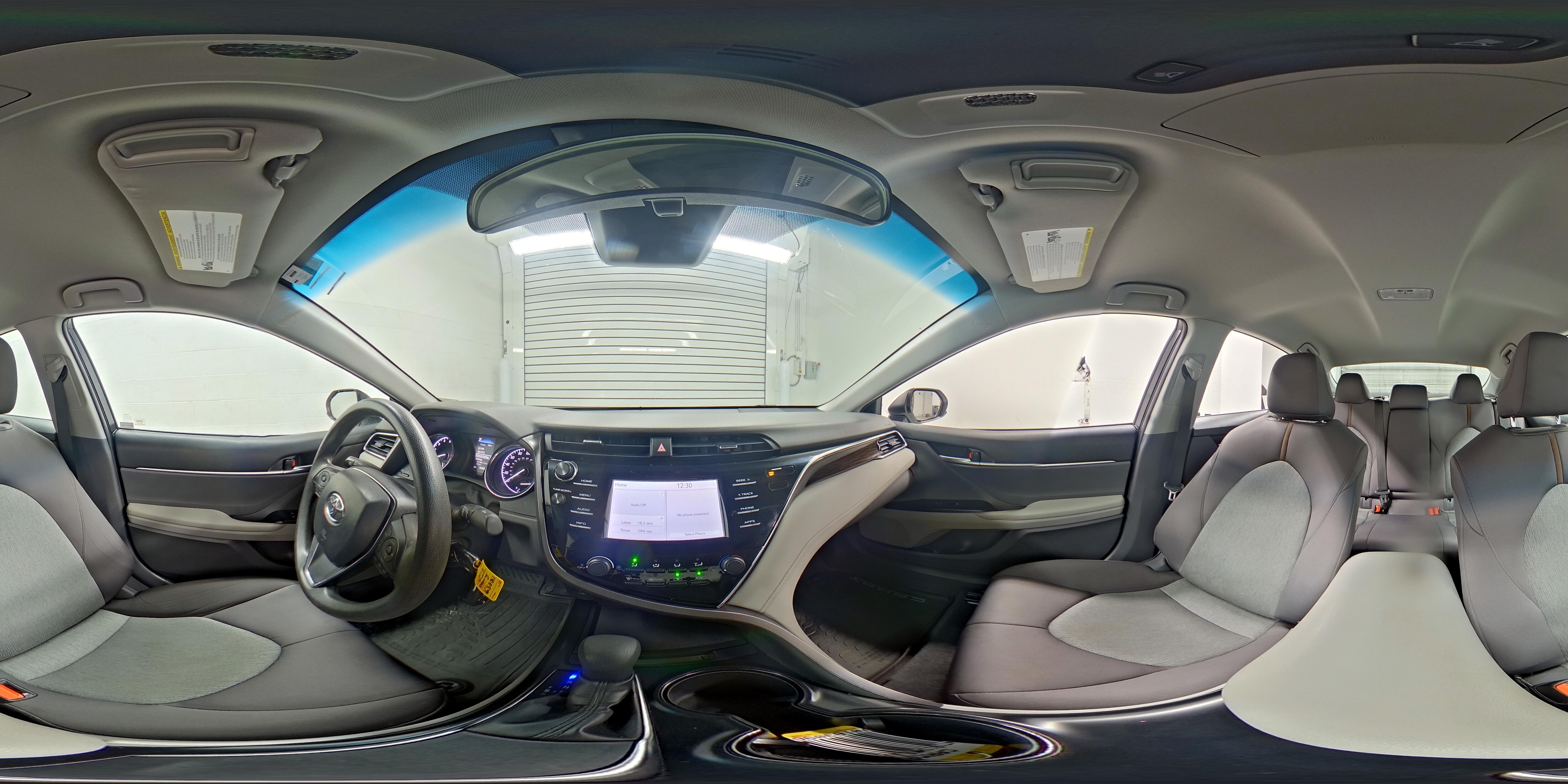 2018 Toyota Camry LE - Photo 18