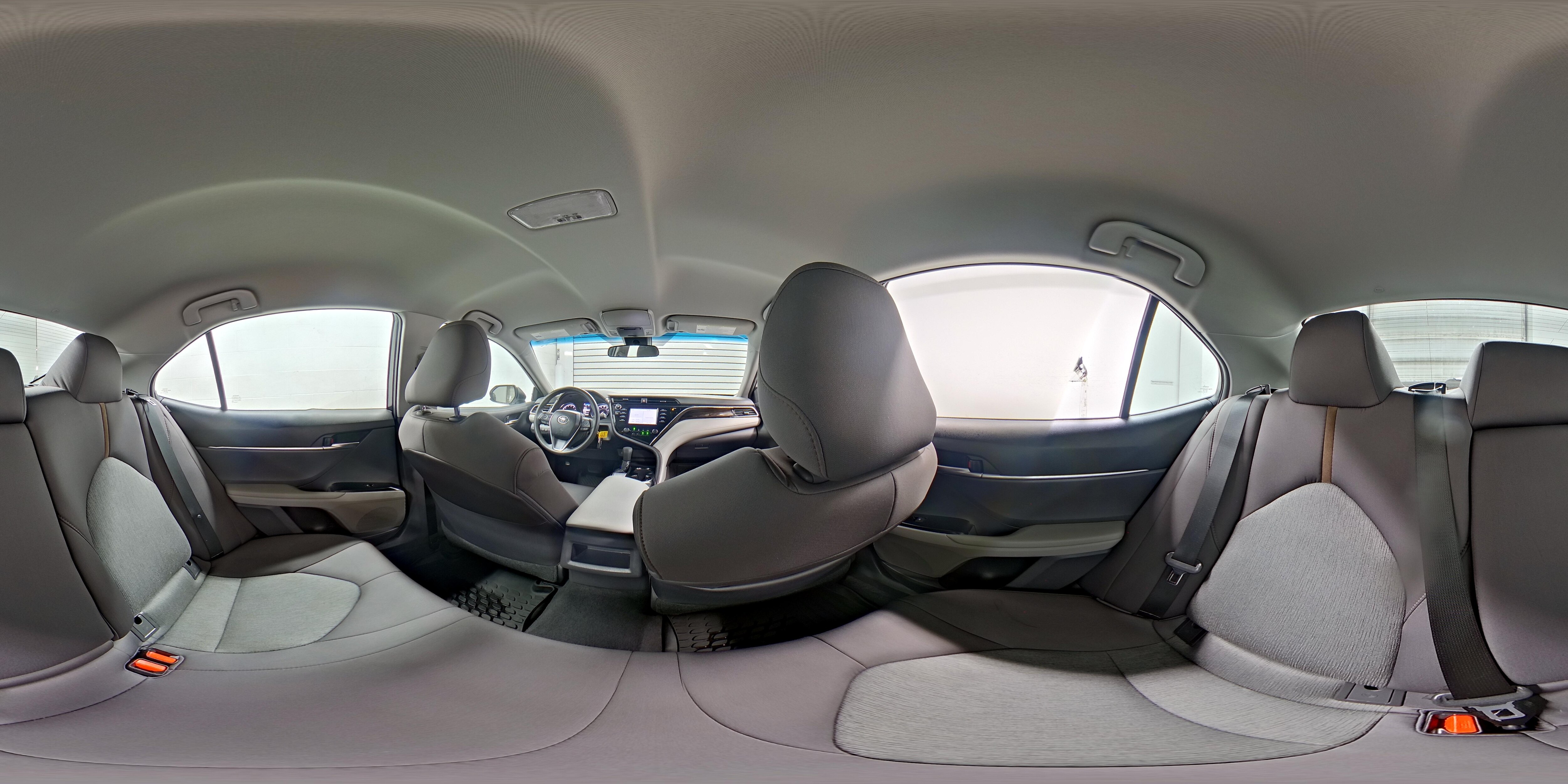 2018 Toyota Camry LE - Photo 19
