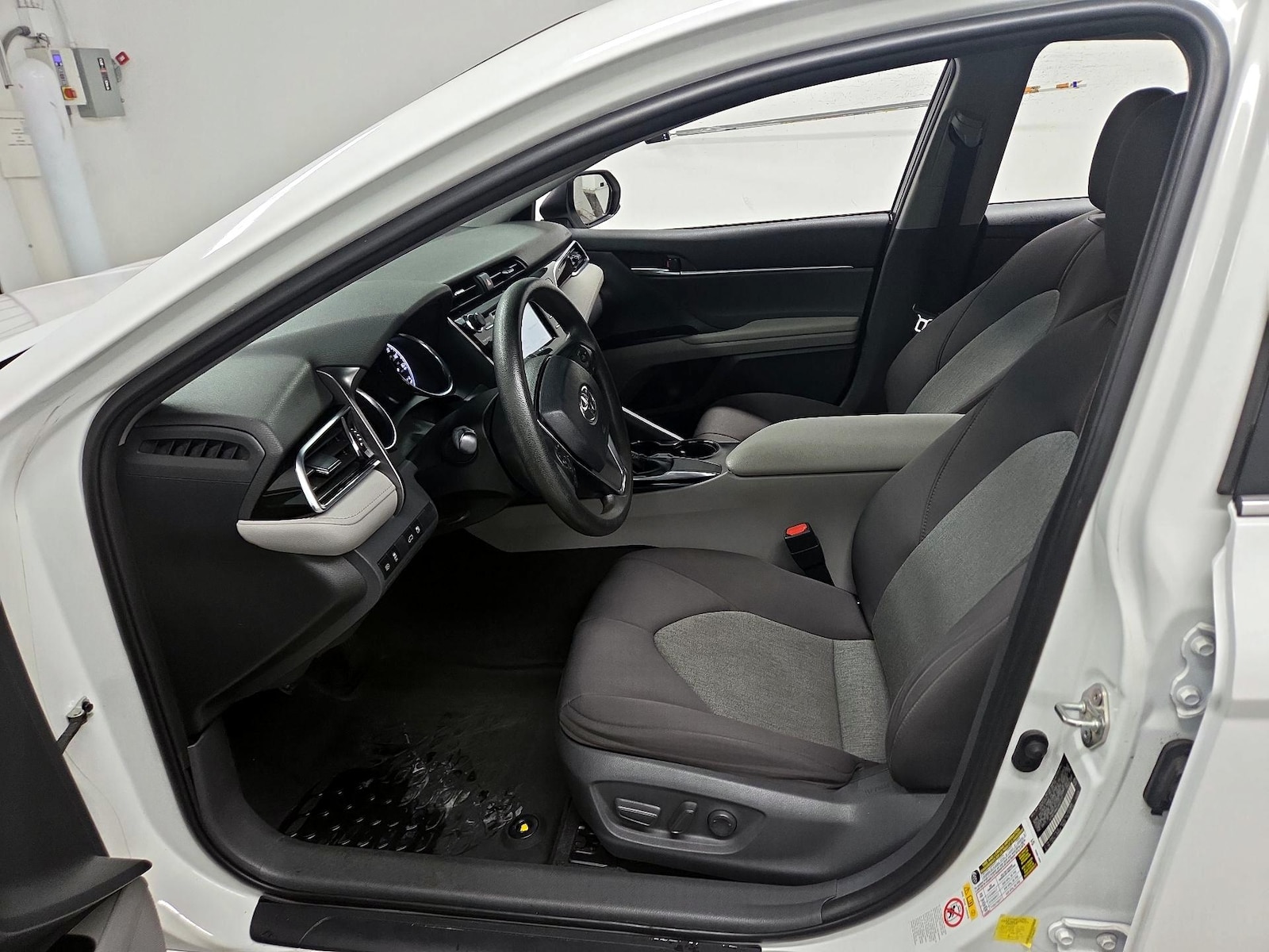 2018 Toyota Camry LE - Photo 10