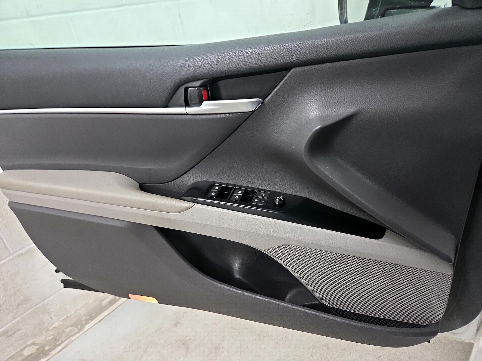 2018 Toyota Camry LE - Photo 11