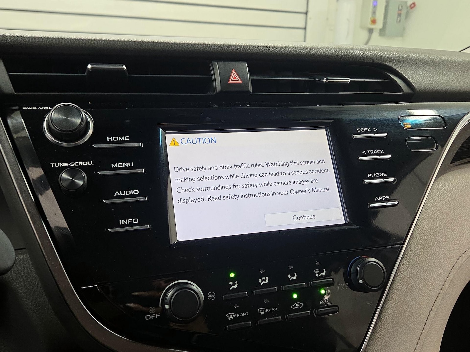 2018 Toyota Camry LE - Photo 12