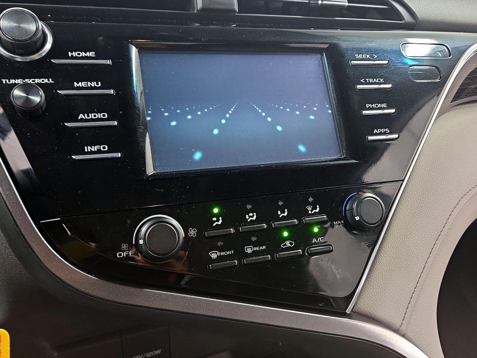 2018 Toyota Camry LE - Photo 13
