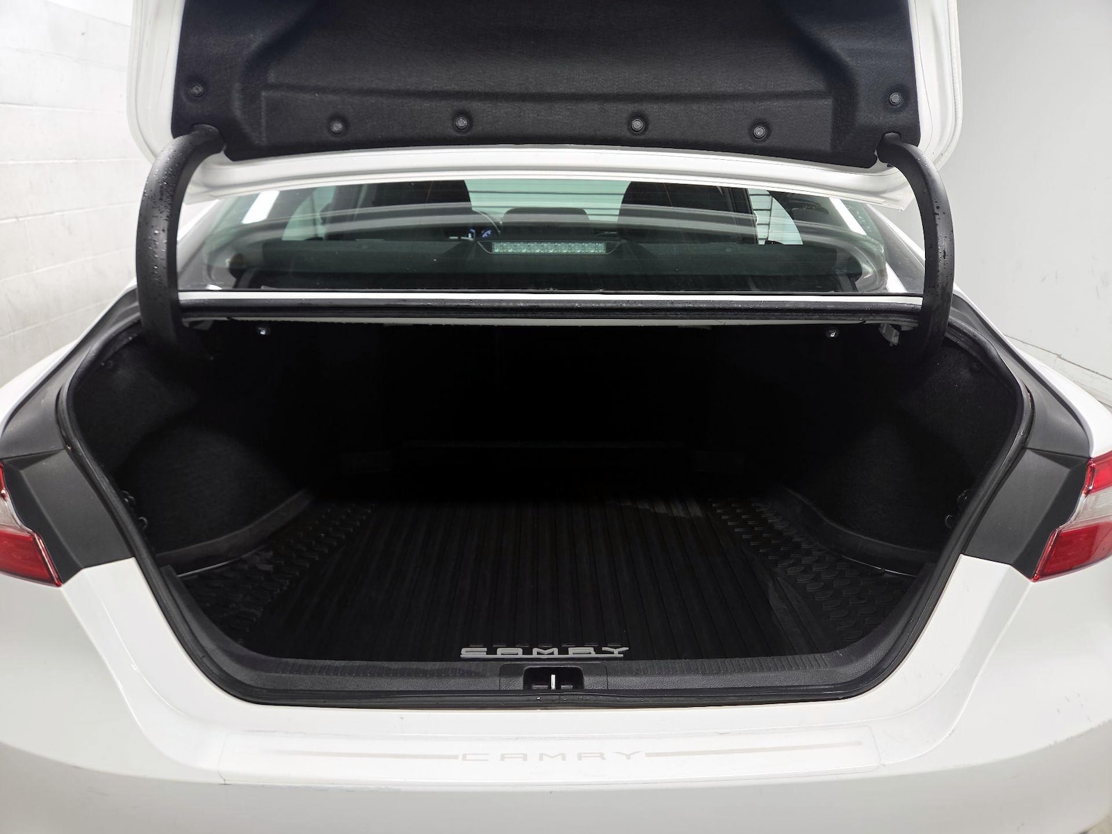 2018 Toyota Camry LE - Photo 15