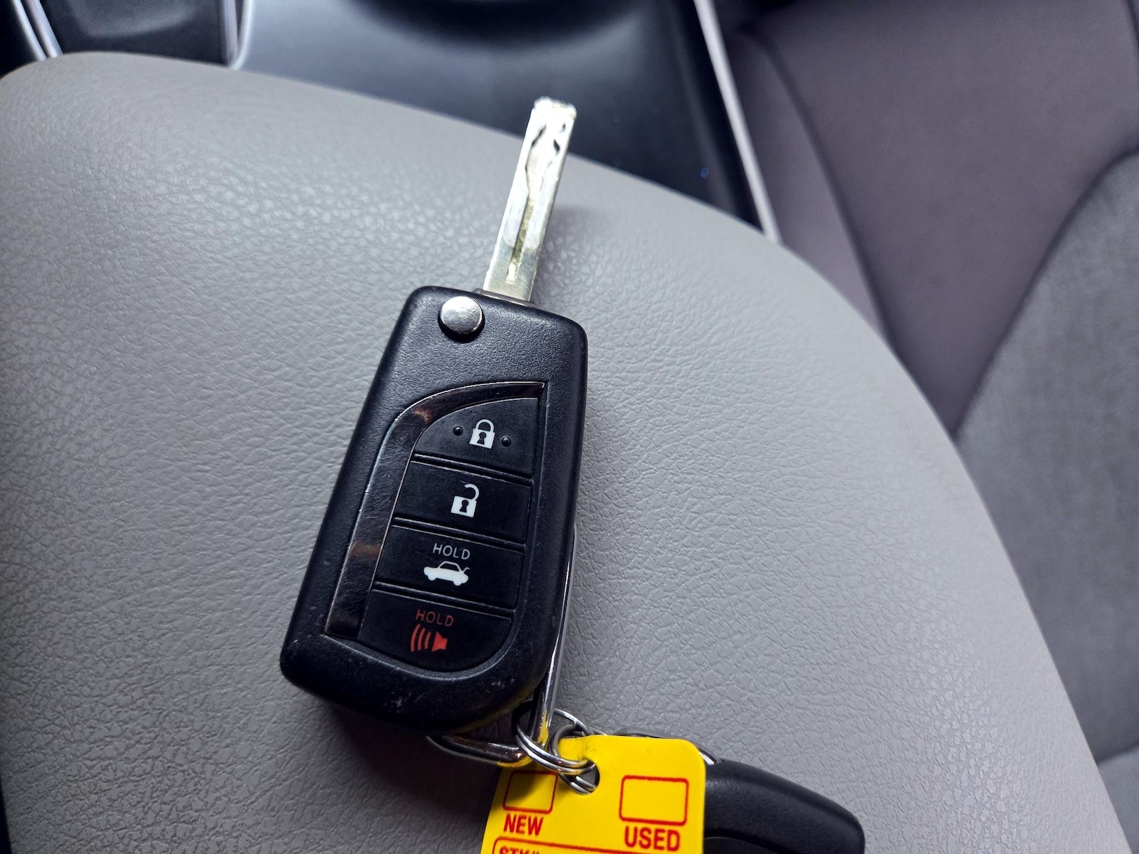 2018 Toyota Camry LE - Photo 17