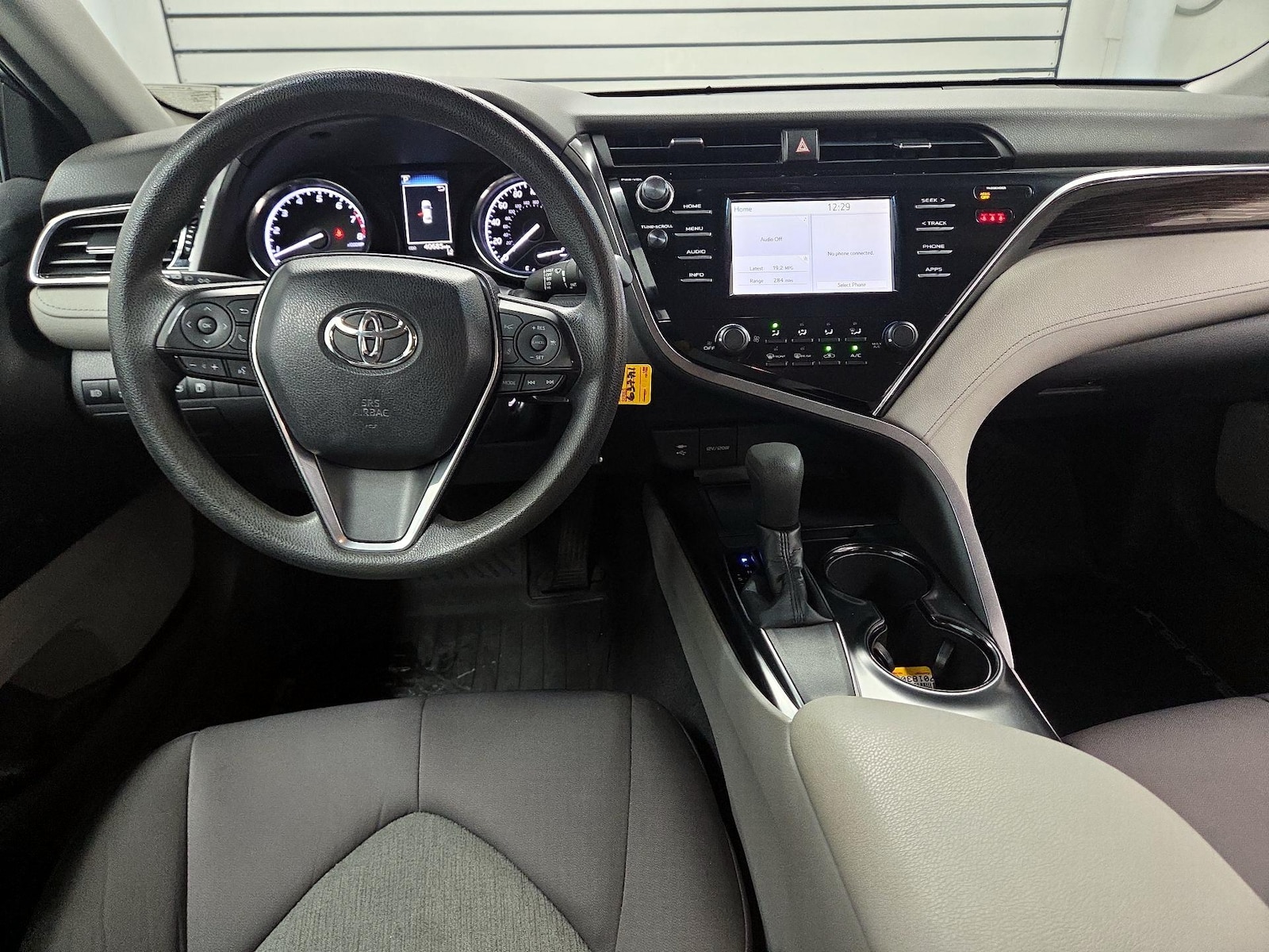 2018 Toyota Camry LE - Photo 8