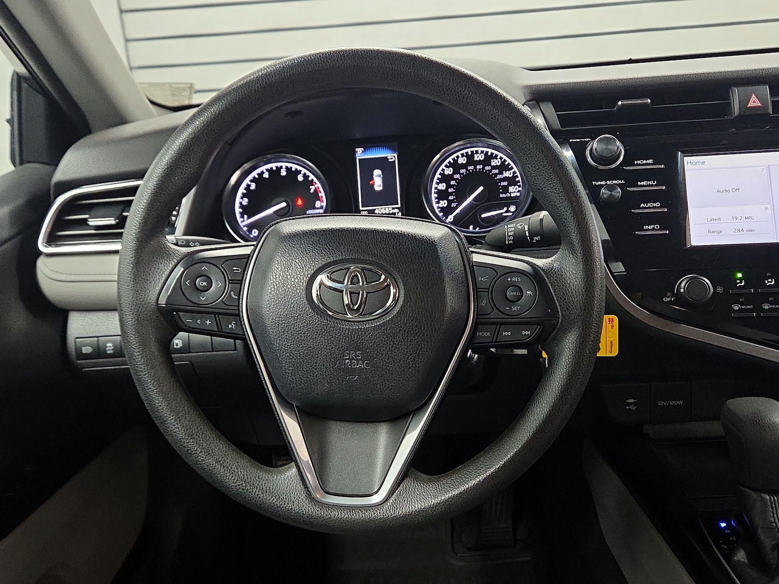 2018 Toyota Camry LE - Photo 9