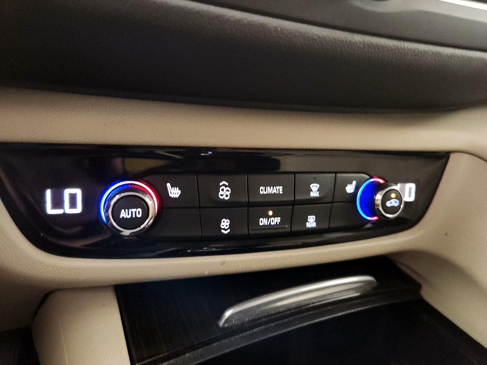2018 Buick Regal Sportback Essence - Photo 17
