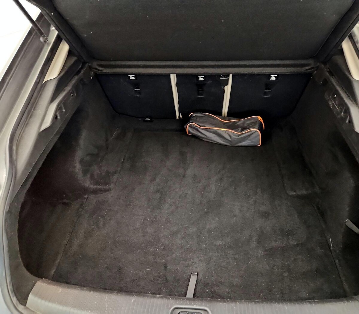 Trunk/Cargo (Seats Up)