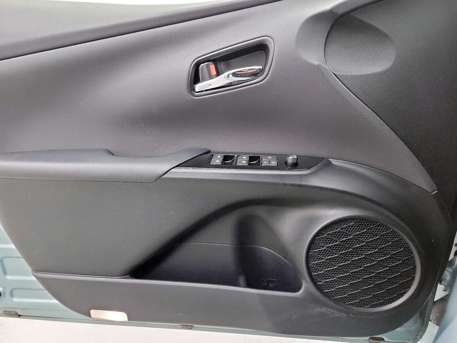 2017 Toyota Prius Three - Photo 13
