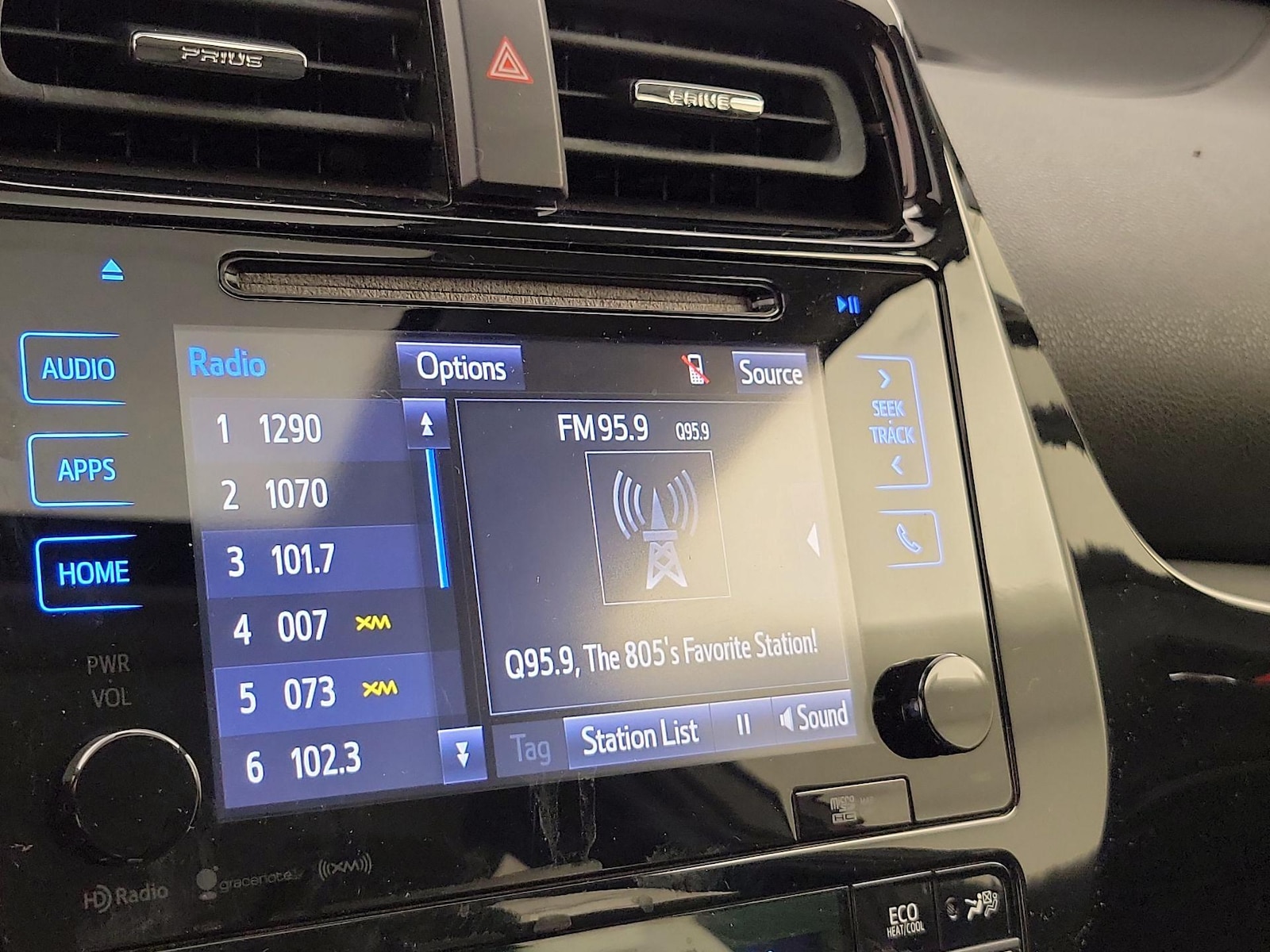 2017 Toyota Prius Three - Photo 16