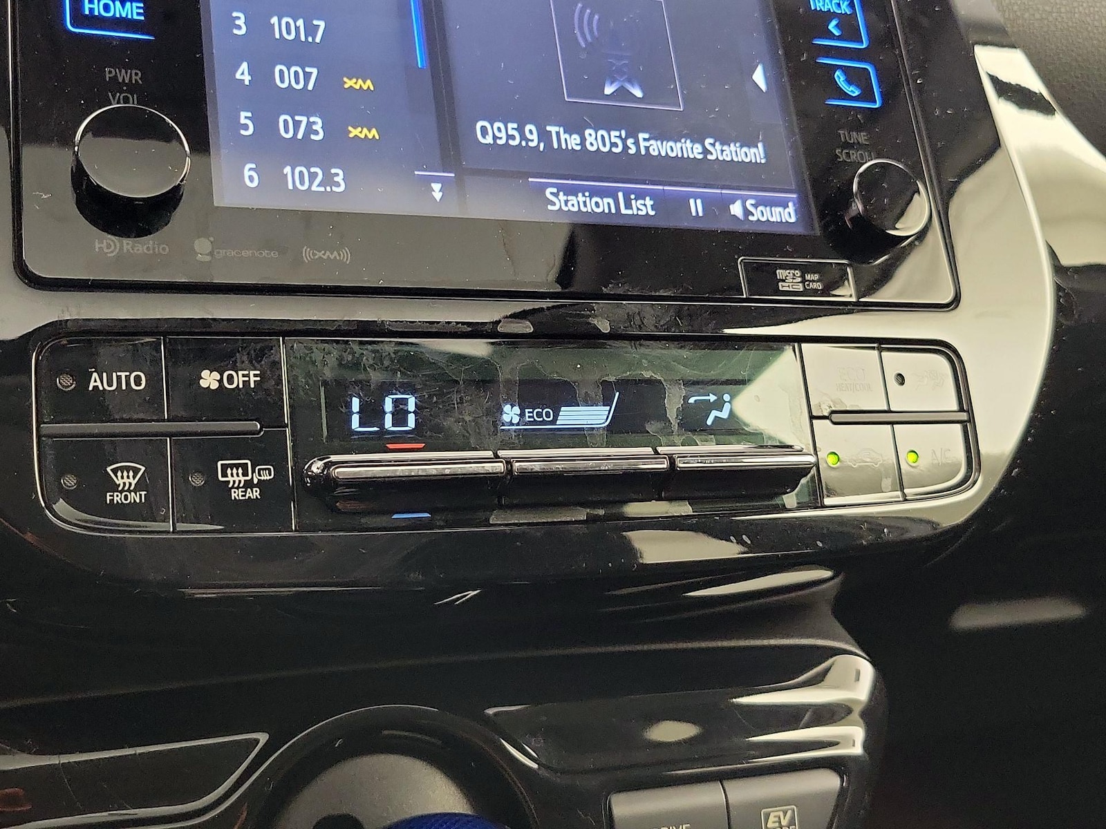 2017 Toyota Prius Three - Photo 17