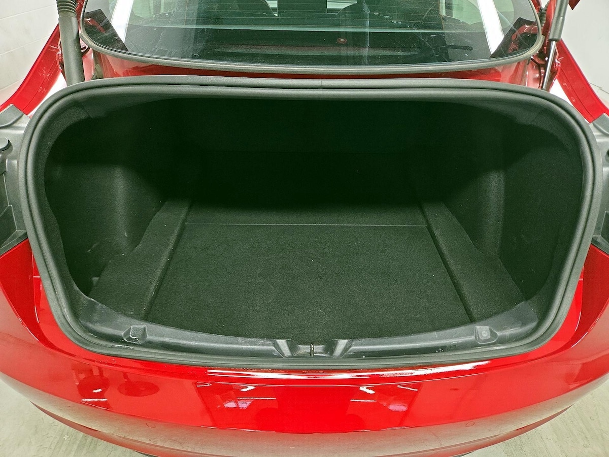 Trunk/Cargo (Seats Up)
