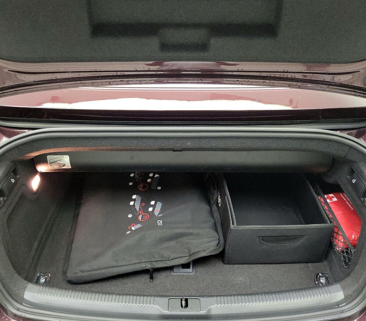 Trunk/Cargo (Seats Up)