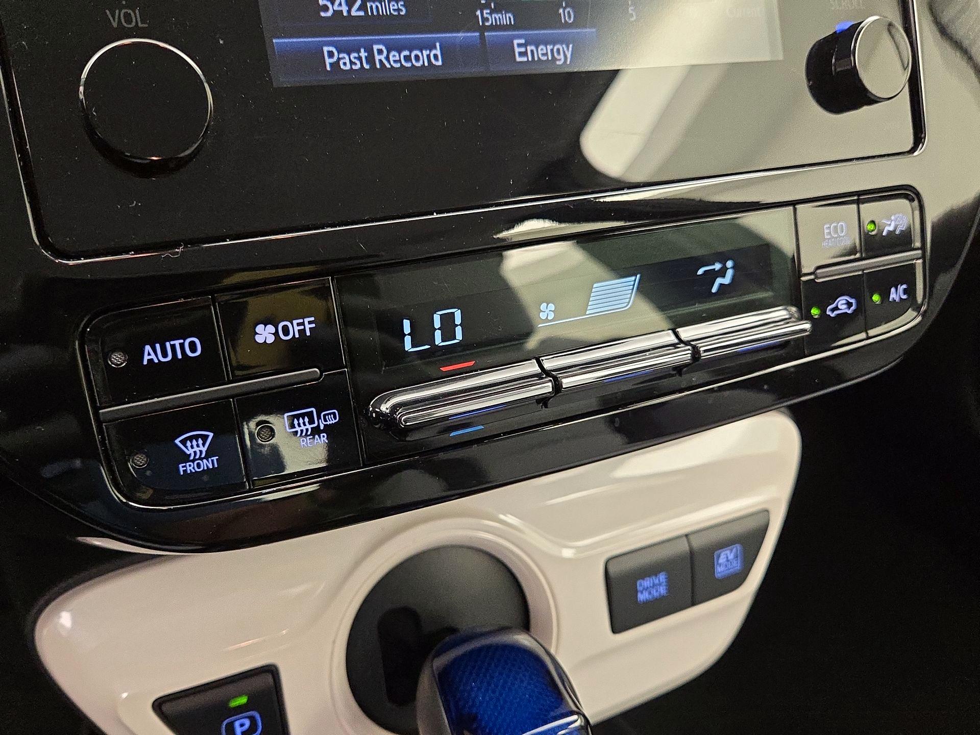 Thumbnail: 2016 Toyota Prius - 16