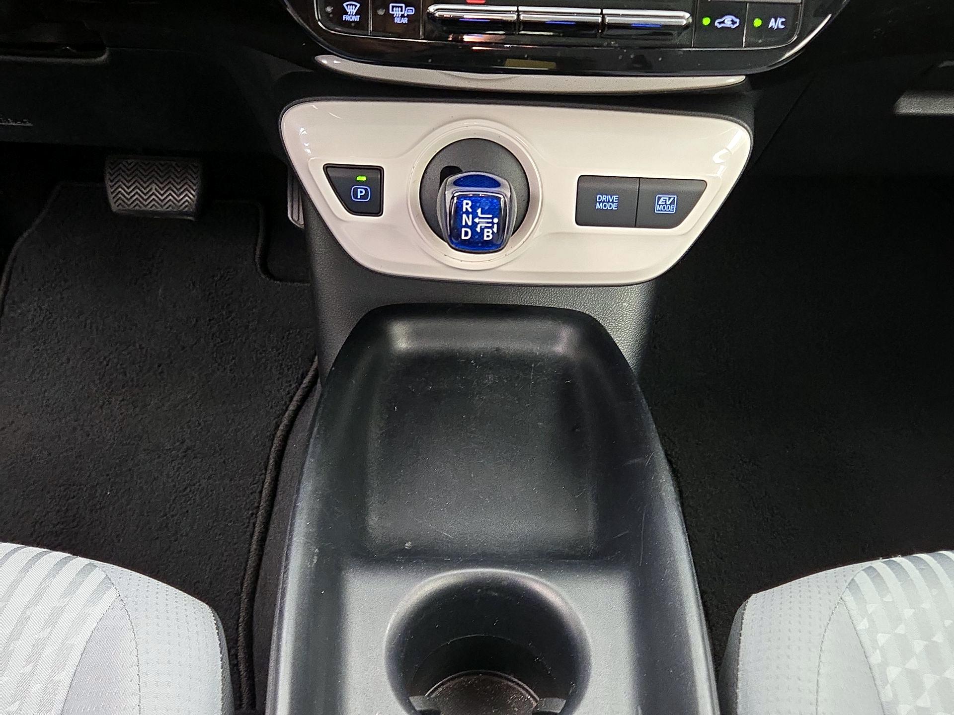 Thumbnail: 2016 Toyota Prius - 17