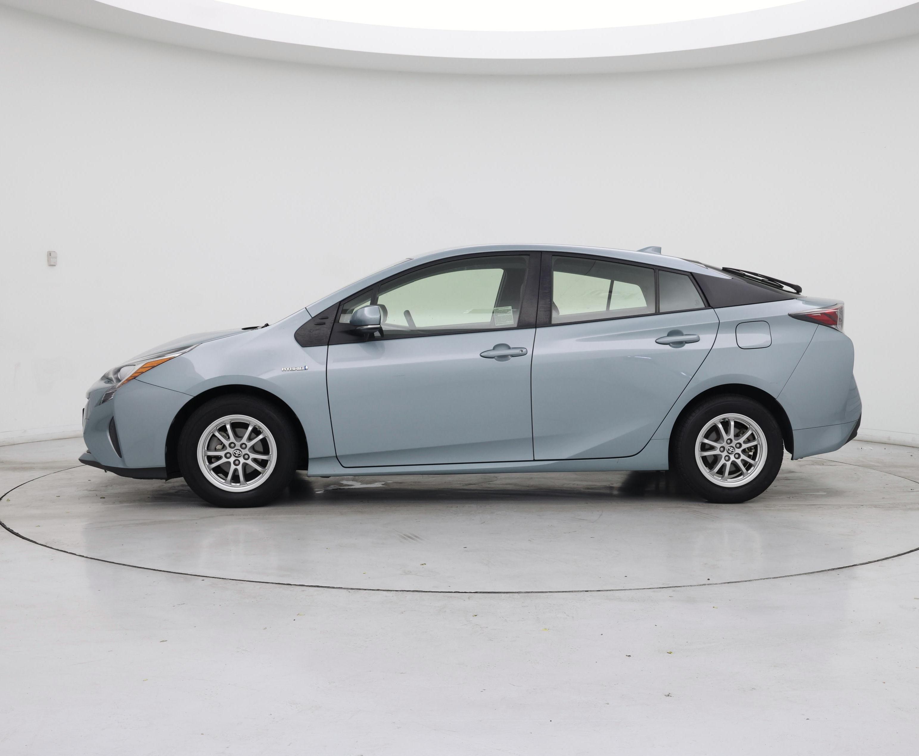 Thumbnail: 2016 Toyota Prius - 3
