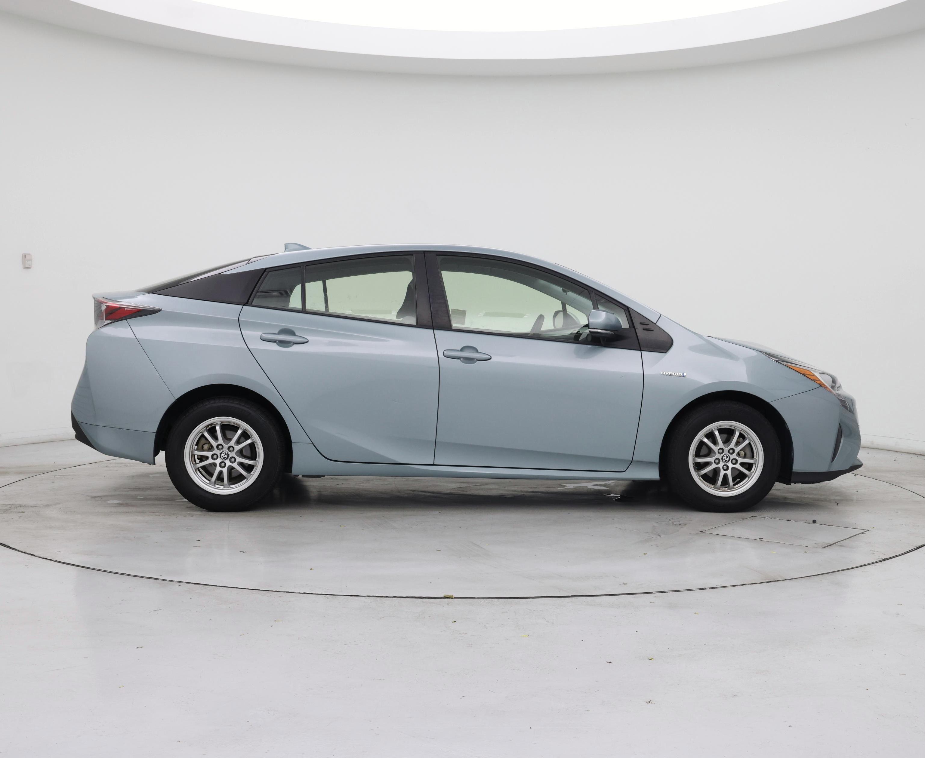 Thumbnail: 2016 Toyota Prius - 7