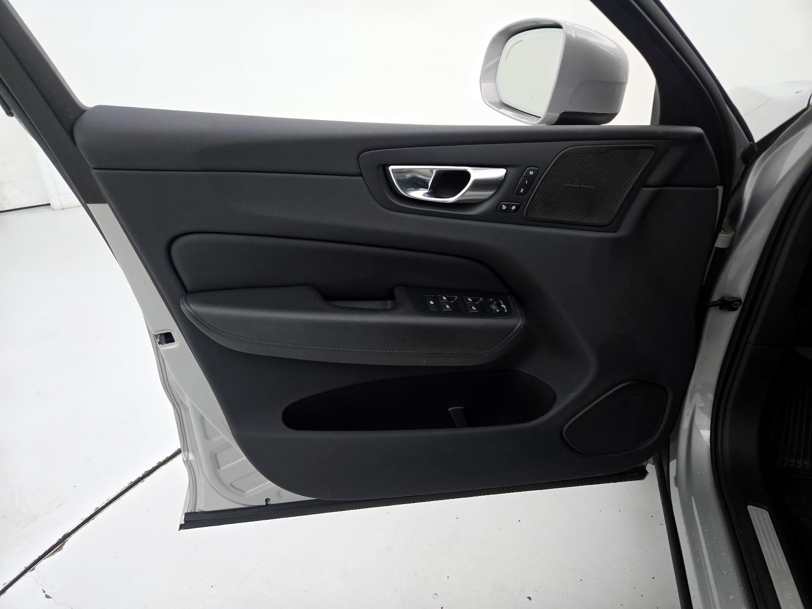 2022 Volvo XC60 Momentum - Photo 13