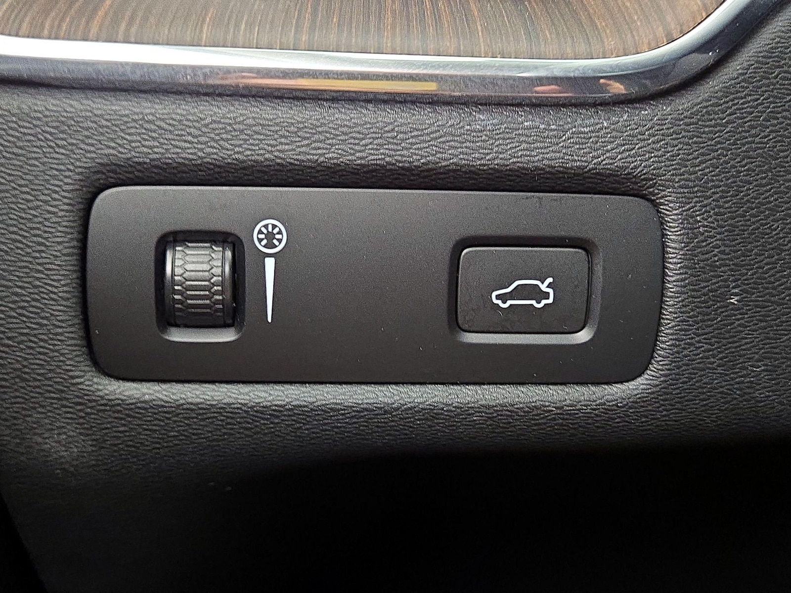 2022 Volvo XC60 Momentum - Photo 14
