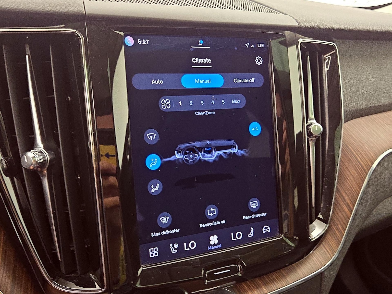 2022 Volvo XC60 Momentum - Photo 18