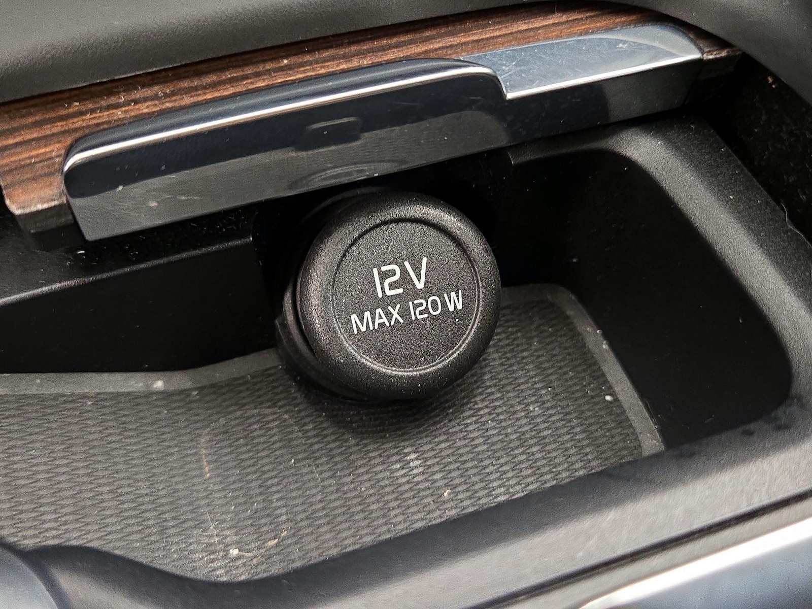 2022 Volvo XC60 Momentum - Photo 20