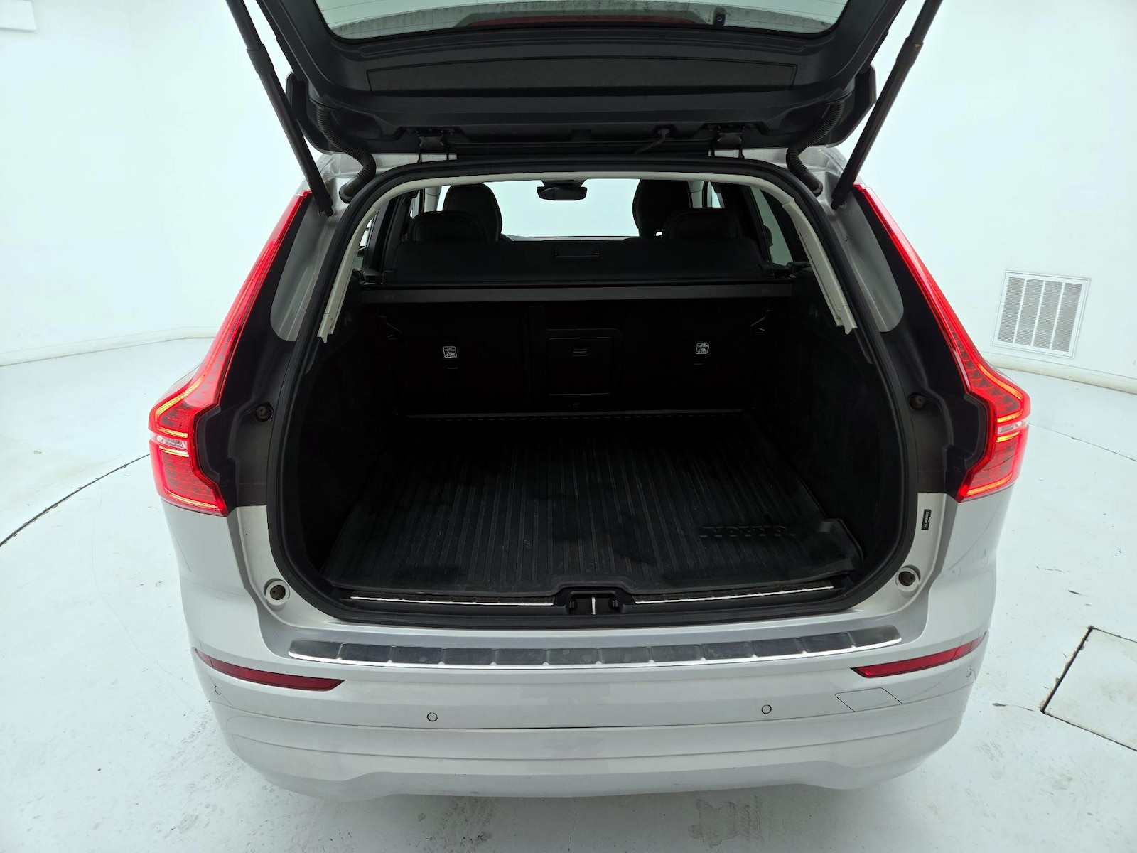 2022 Volvo XC60 Momentum - Photo 23
