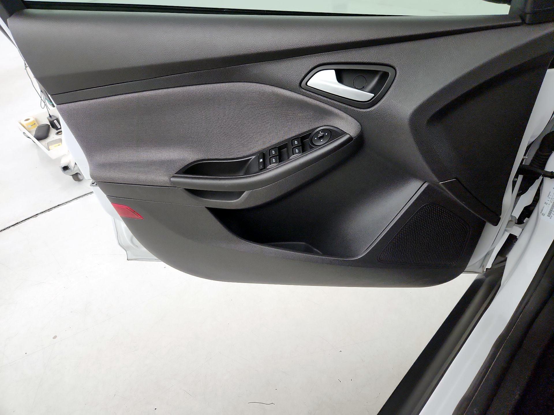 Thumbnail: 2014 Ford Focus - 12