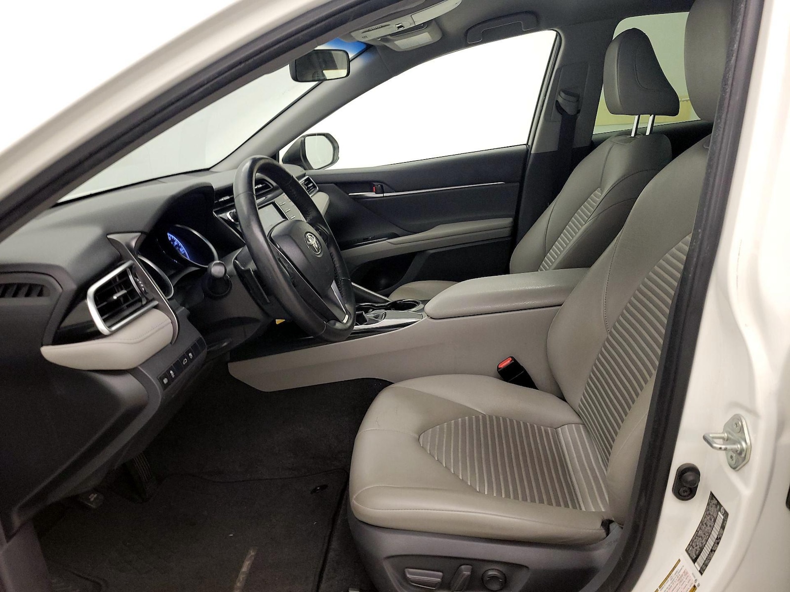 2018 Toyota Camry SE - Photo 12