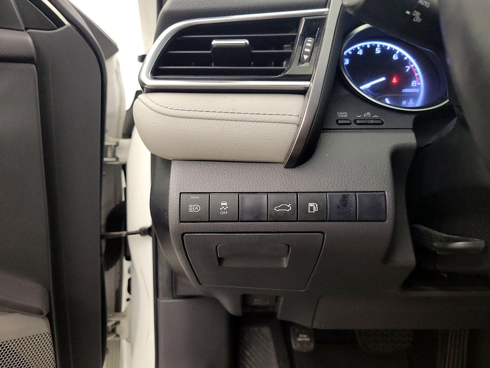 2018 Toyota Camry SE - Photo 14